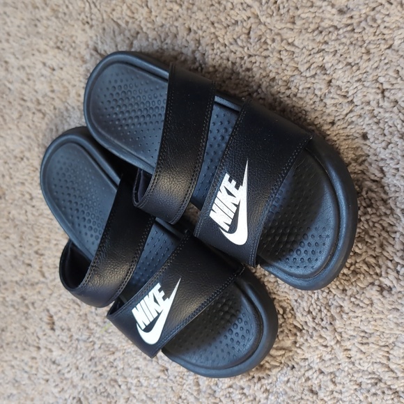Nike Shoes - NIKE Slippers
